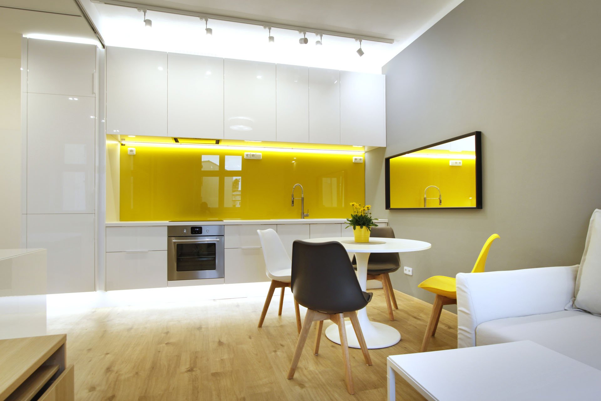 MARBAL SKLO Sklenarstvi Sklenarske prace rezani skla na miru Praha 8 logo Skleneny obkladzrcadlo | Netpromotion